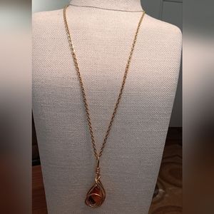 Long Goldtone Necklace with Beautiful Stone in a cage 🤩 *RARE FIND*